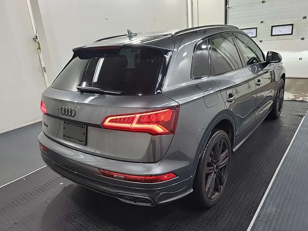Audi SQ5 TECHNIK/CARFAX/ФИНАНСИРАНЕ, снимка 3 - Автомобили и джипове - 54663854