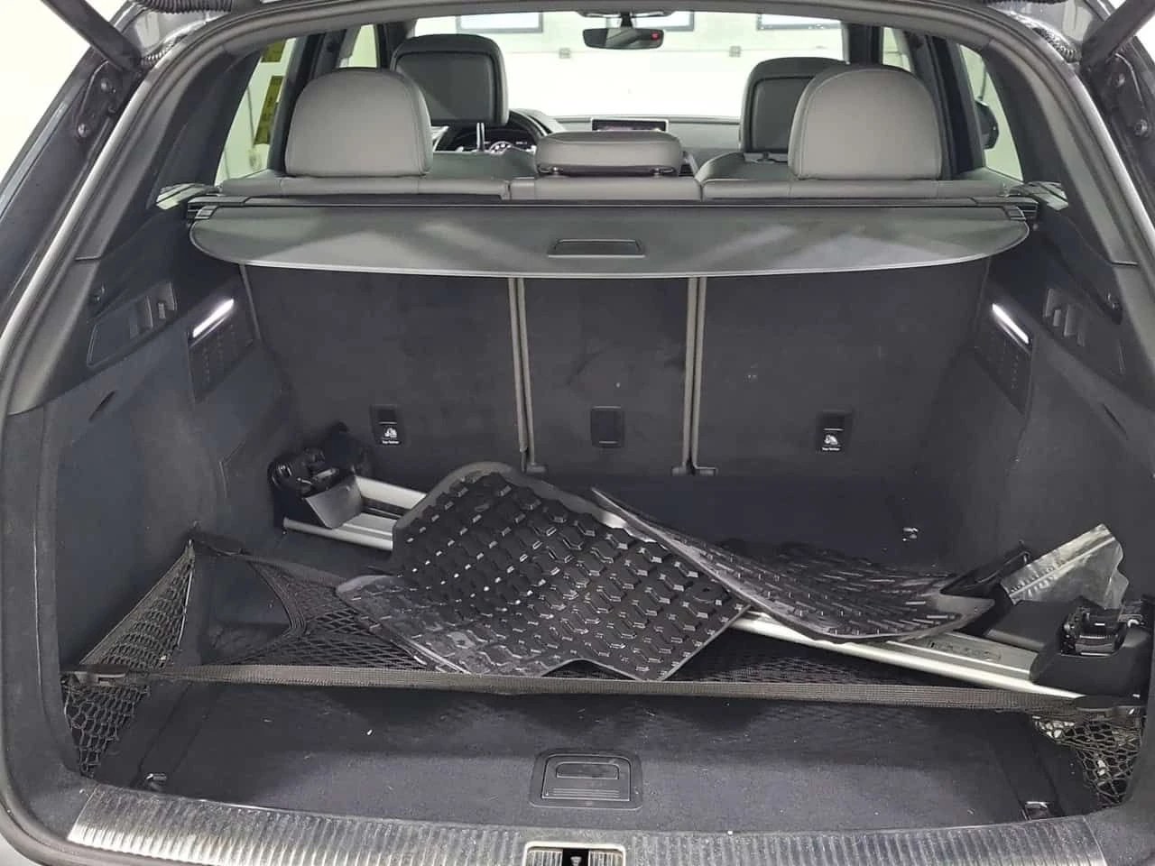 Audi SQ5 TECHNIK/CARFAX/ФИНАНСИРАНЕ, снимка 14 - Автомобили и джипове - 54663854