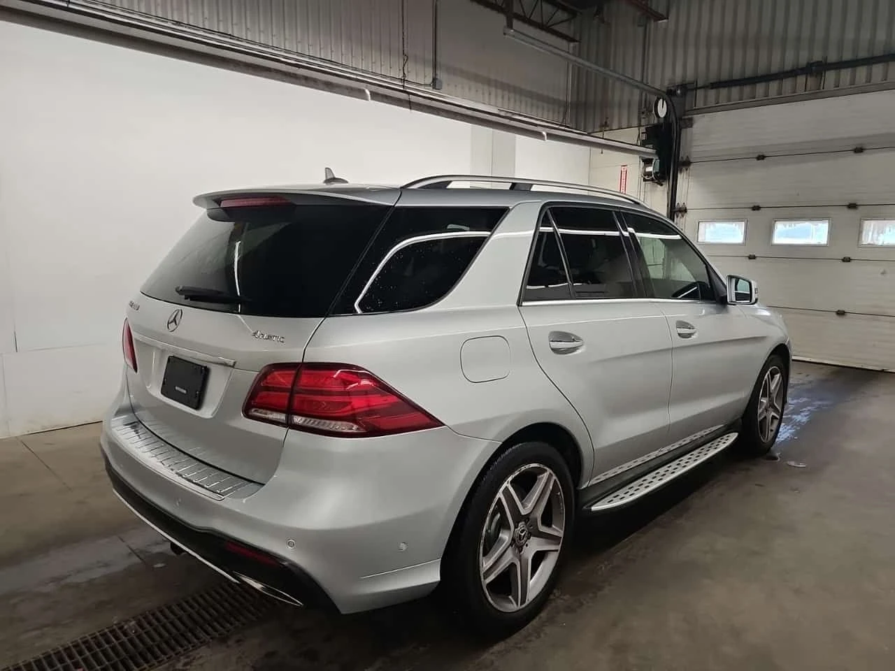 Mercedes-Benz GLE 400  | DISTRONIC | 360 |  PANO | ДВА КЛЮЧА , снимка 3 - Автомобили и джипове - 54944915