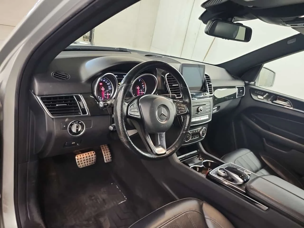 Mercedes-Benz GLE 400  | DISTRONIC | 360 |  PANO | ДВА КЛЮЧА , снимка 10 - Автомобили и джипове - 54944915