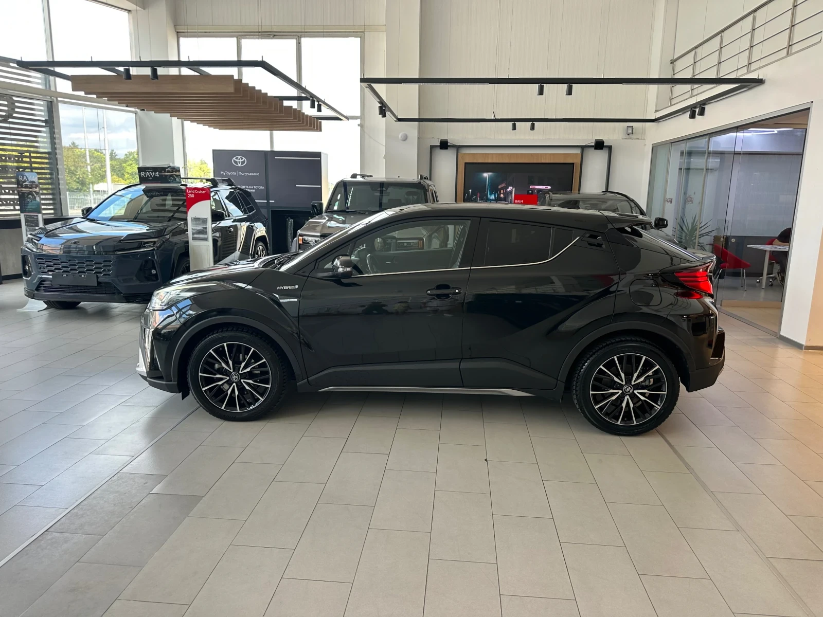 Toyota C-HR Black Edition, снимка 3 - Автомобили и джипове - 55876755
