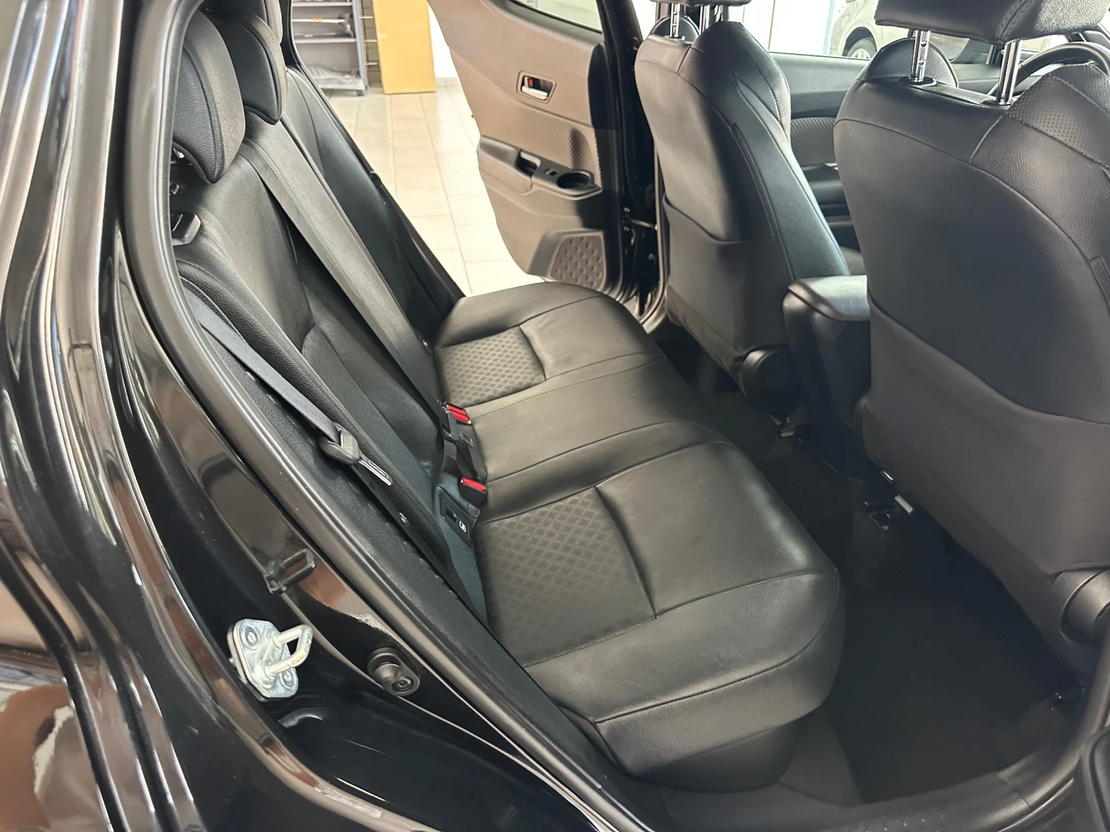 Toyota C-HR Black Edition, снимка 10 - Автомобили и джипове - 55876755