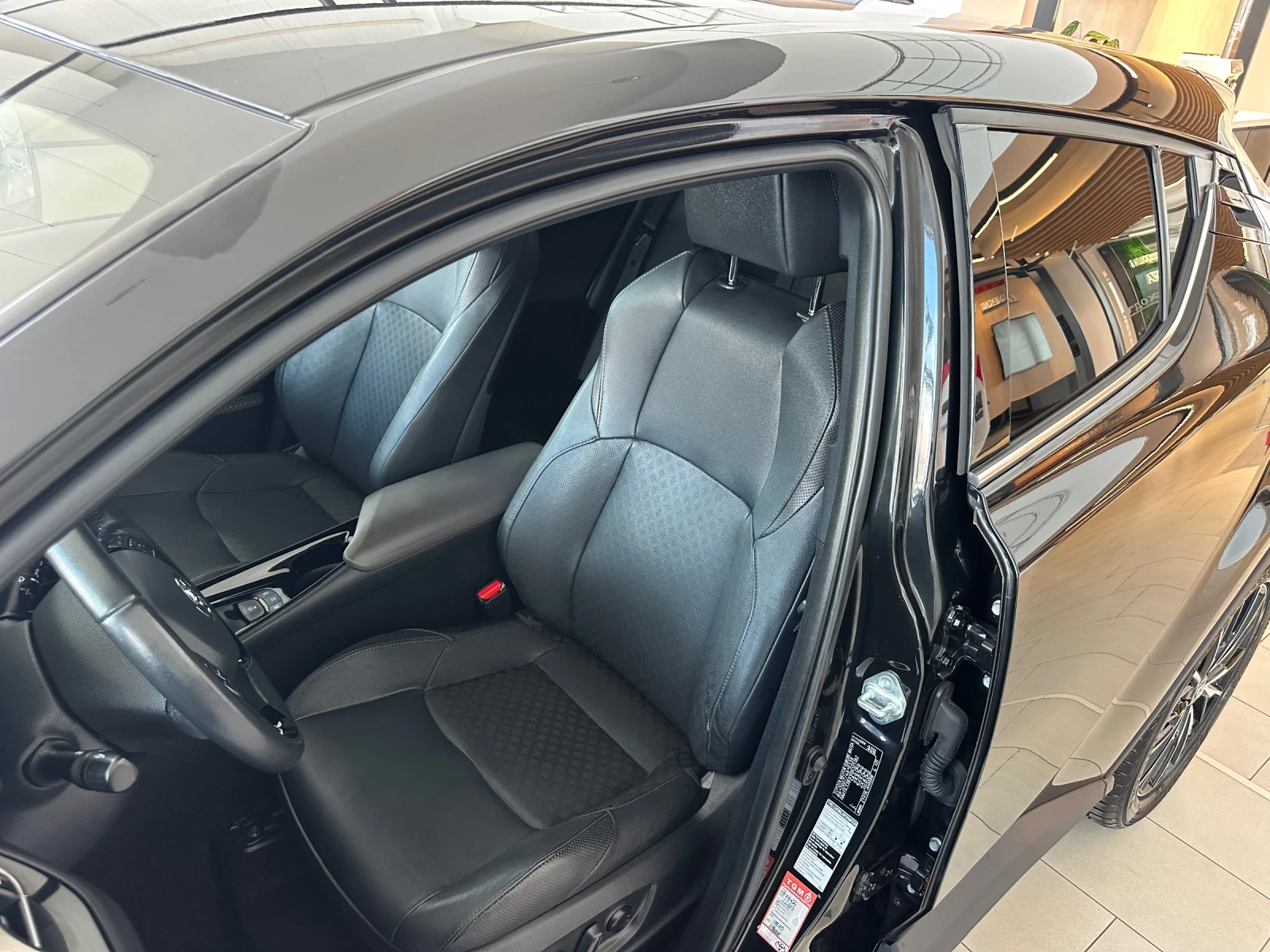 Toyota C-HR Black Edition, снимка 9 - Автомобили и джипове - 55876755