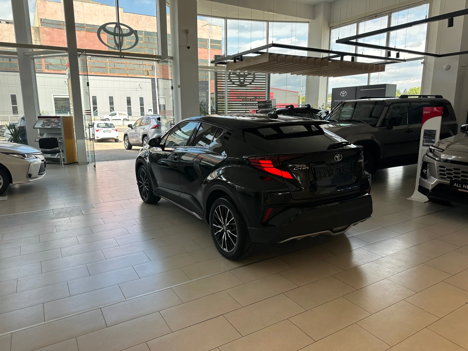 Toyota C-HR Black Edition, снимка 4 - Автомобили и джипове - 55876755