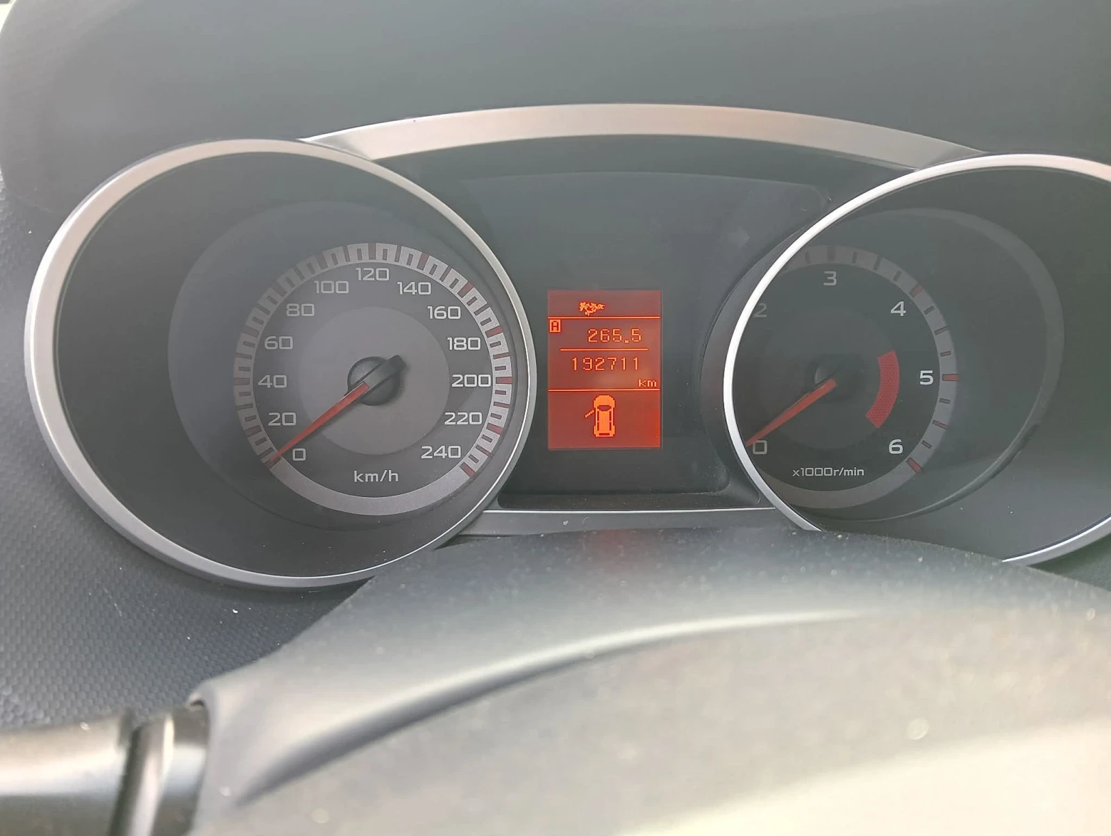 Mitsubishi Outlander 2.0, снимка 15 - Автомобили и джипове - 56433155