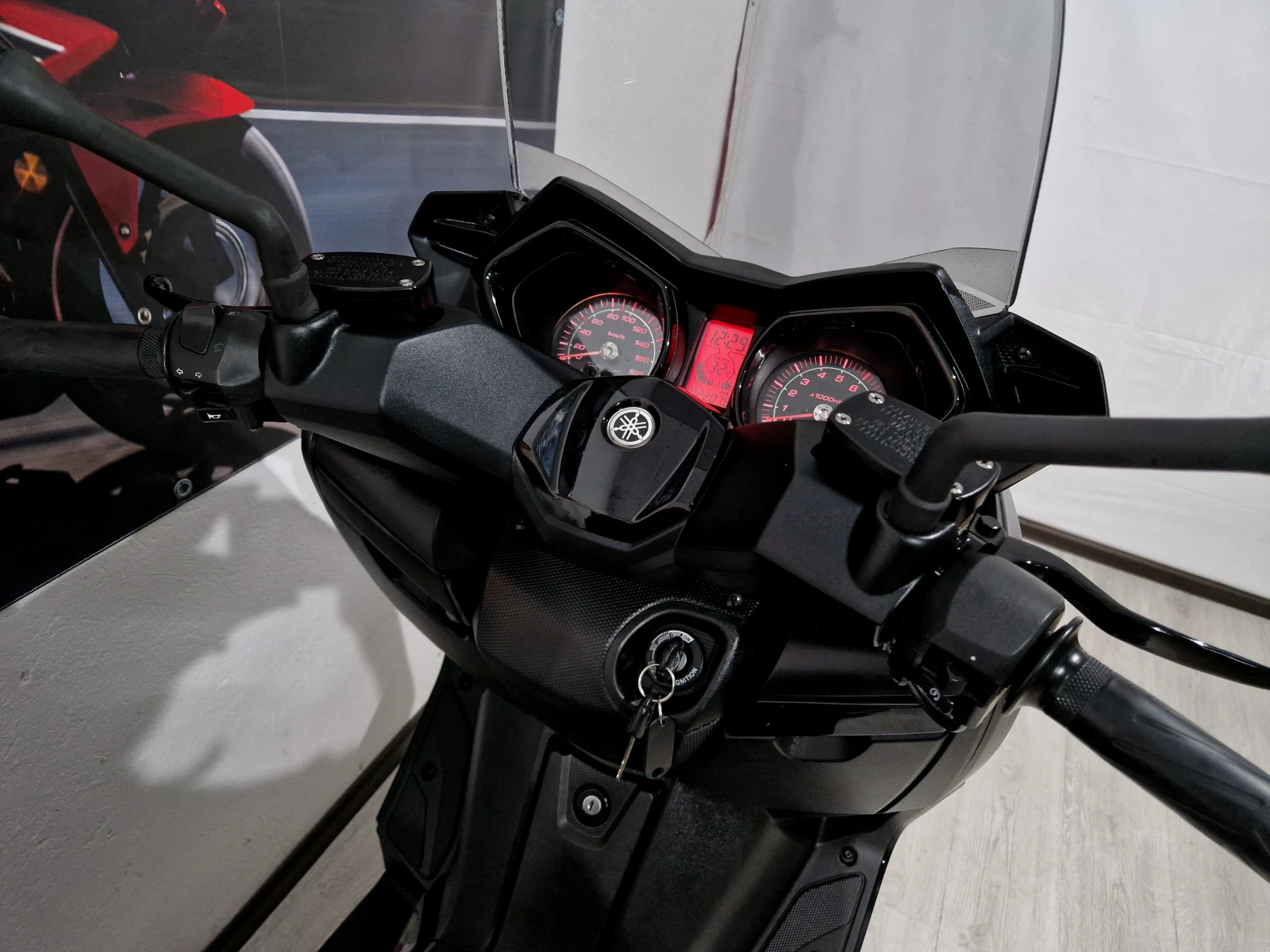 Yamaha X-max 400ie, 2014г!22079км! AKRAPOVIC!, снимка 14 - Мотоциклети и мототехника - 55451340