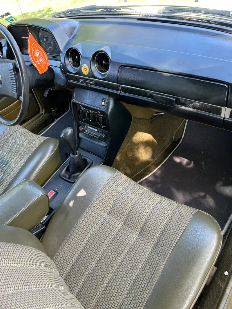 Mercedes-Benz 123 240 D, снимка 11 - Автомобили и джипове - 53129559