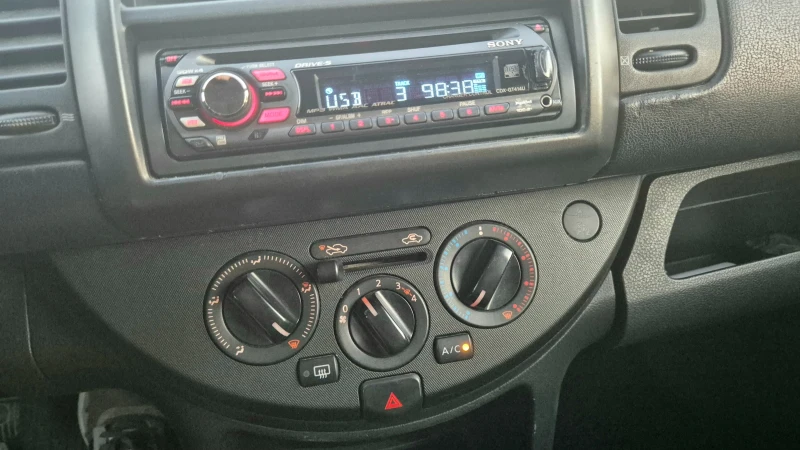 Nissan Note 1.6, снимка 12 - Автомобили и джипове - 52228884