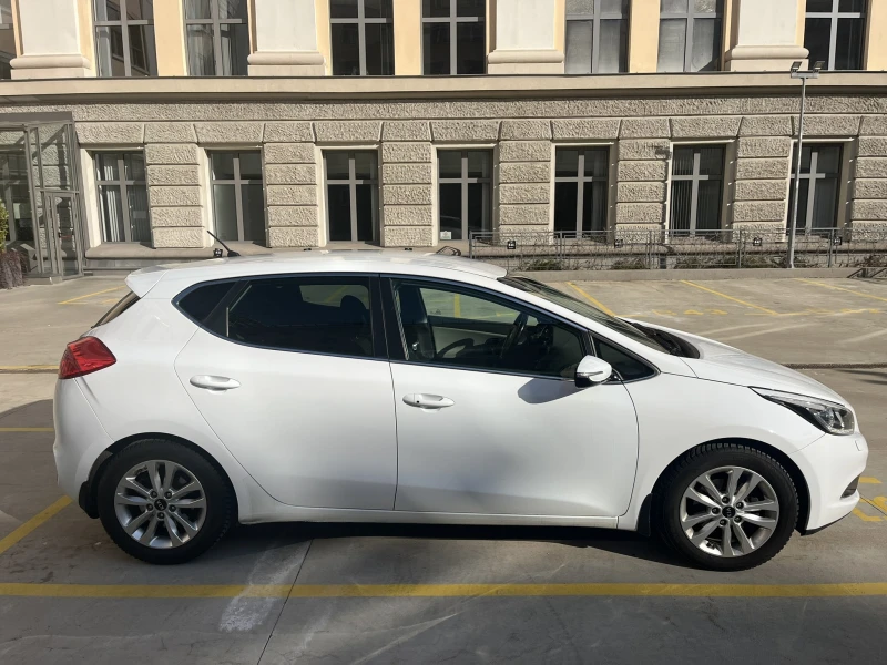 Kia Ceed 1.6 CRDi, снимка 4 - Автомобили и джипове - 53141734