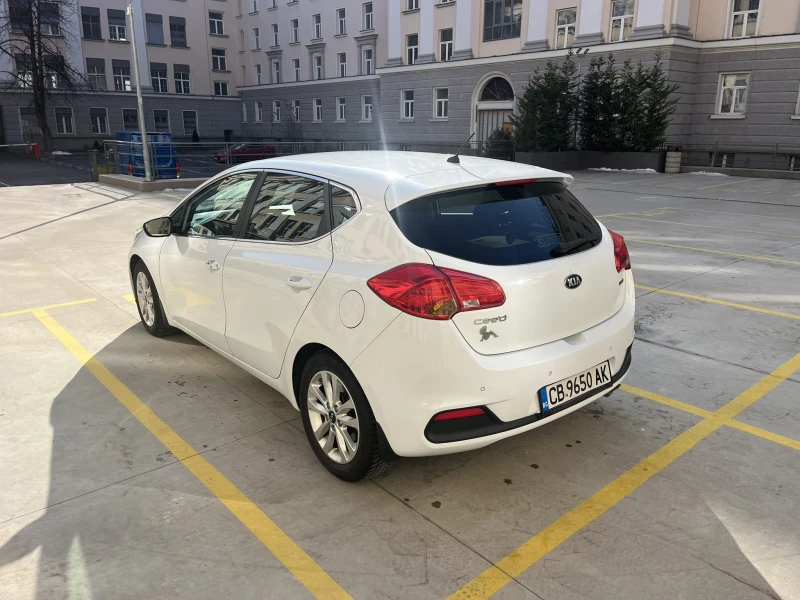 Kia Ceed 1.6 CRDi, снимка 7 - Автомобили и джипове - 53141734