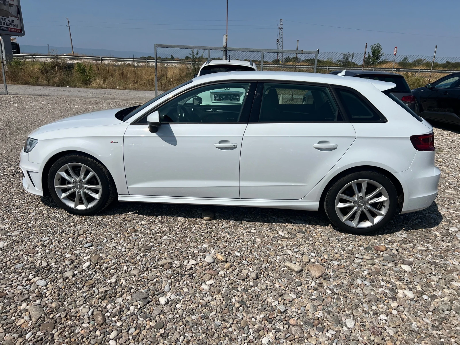 Audi A3 1.6 TDI S-LINE - изображение 8