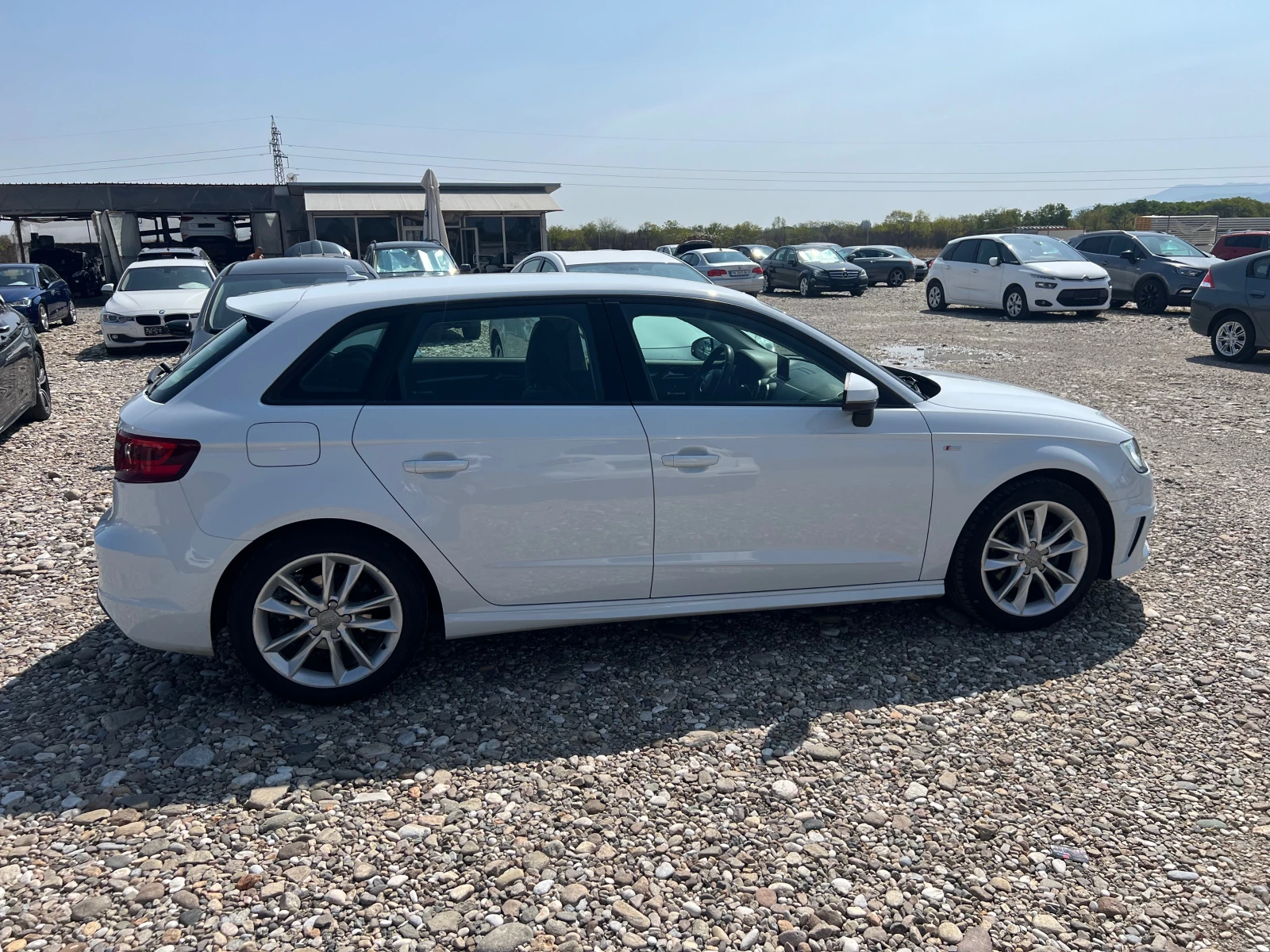 Audi A3 1.6 TDI S-LINE - изображение 4