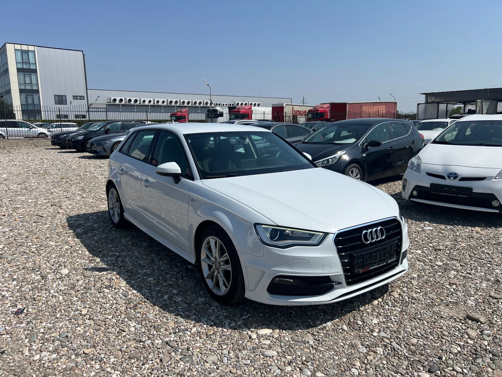 Audi A3 1.6 TDI S-LINE - изображение 3