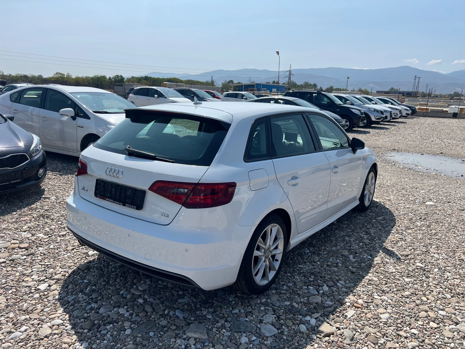 Audi A3 1.6 TDI S-LINE - изображение 5