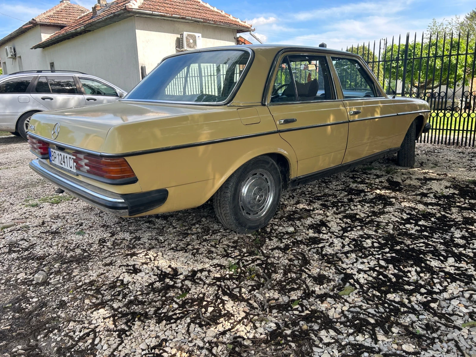 Mercedes-Benz 123 240 D, снимка 4 - Автомобили и джипове - 54558653