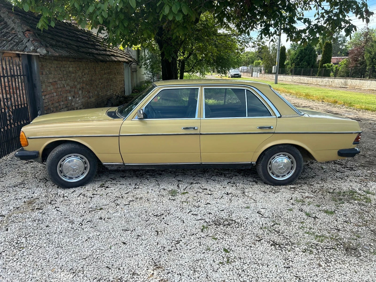 Mercedes-Benz 123 240 D, снимка 2 - Автомобили и джипове - 54558653