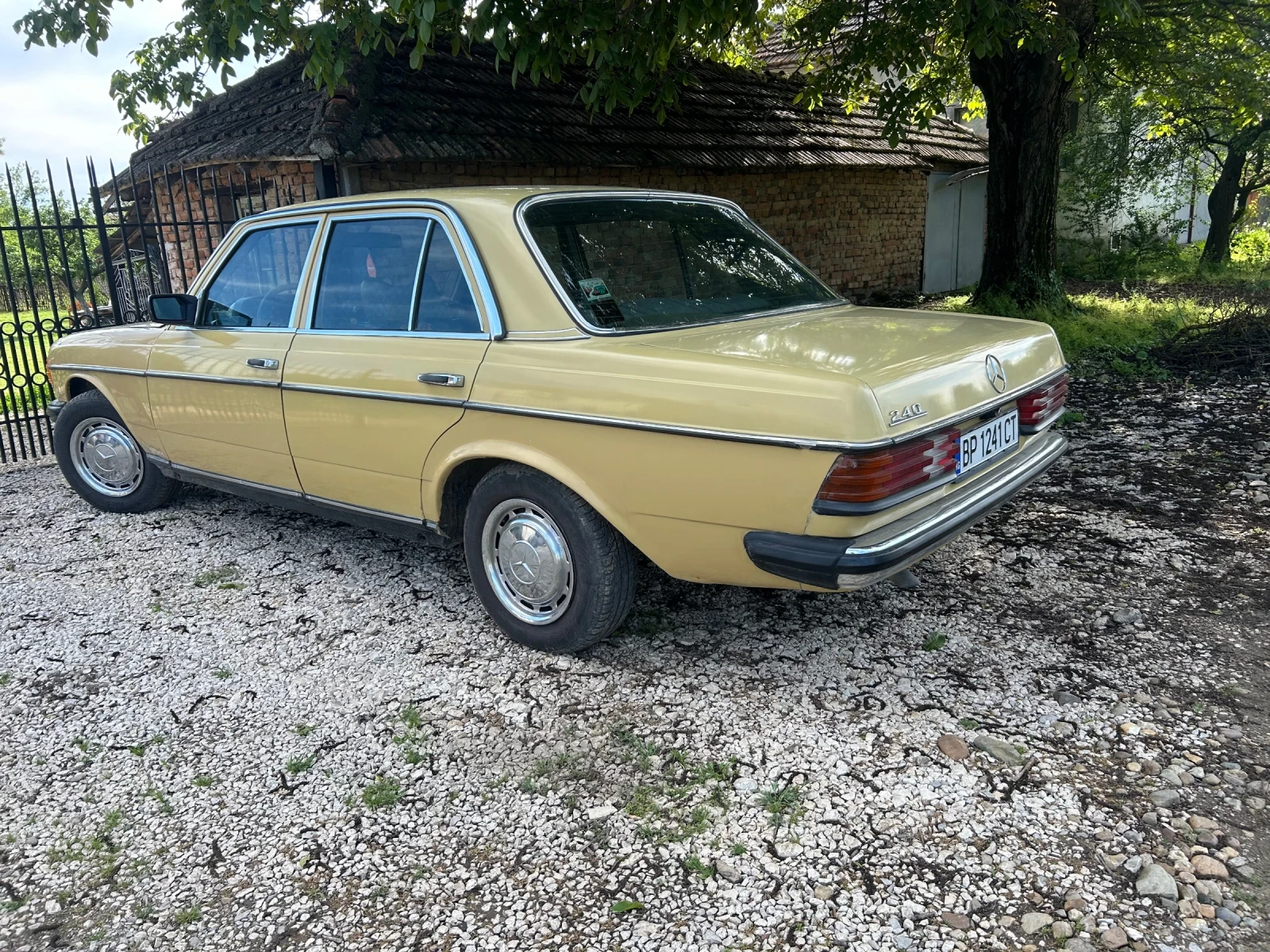 Mercedes-Benz 123 240 D, снимка 3 - Автомобили и джипове - 54558653