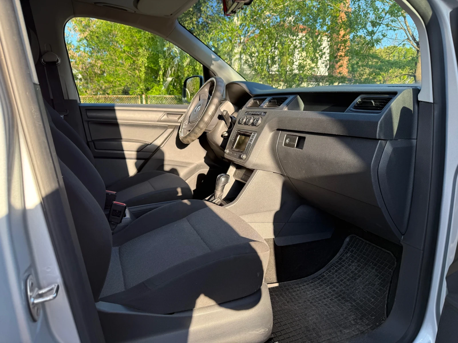 VW Caddy 2.0TDI DSG - изображение 8