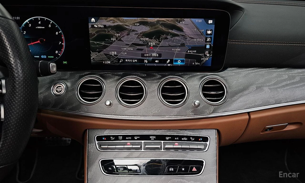 Mercedes-Benz C 300 4MATIC* AMG-LINE* BURMESTER* 360CAMERA* PANOROOF* , снимка 10 - Автомобили и джипове - 54611564