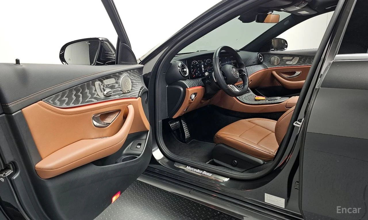 Mercedes-Benz C 300 4MATIC* AMG-LINE* BURMESTER* 360CAMERA* PANOROOF* , снимка 5 - Автомобили и джипове - 54611564