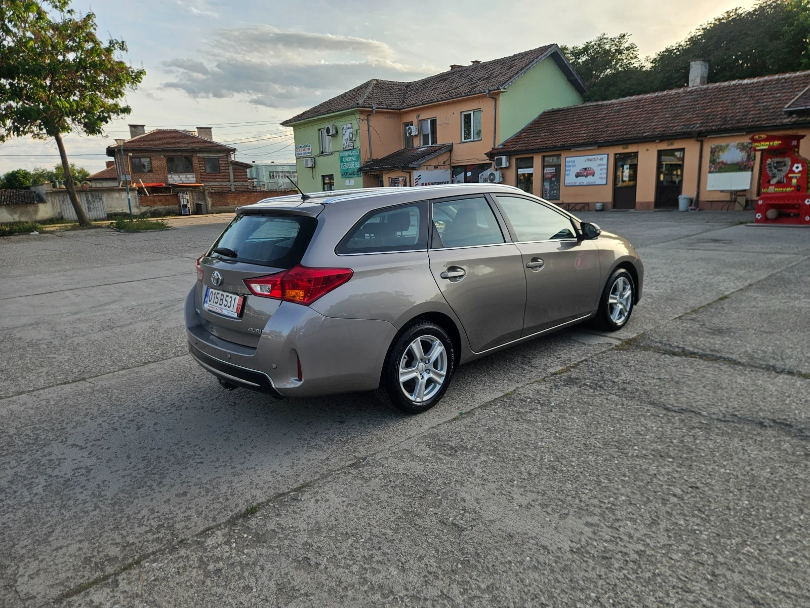 Toyota Auris 1.6, снимка 6 - Автомобили и джипове - 54671902