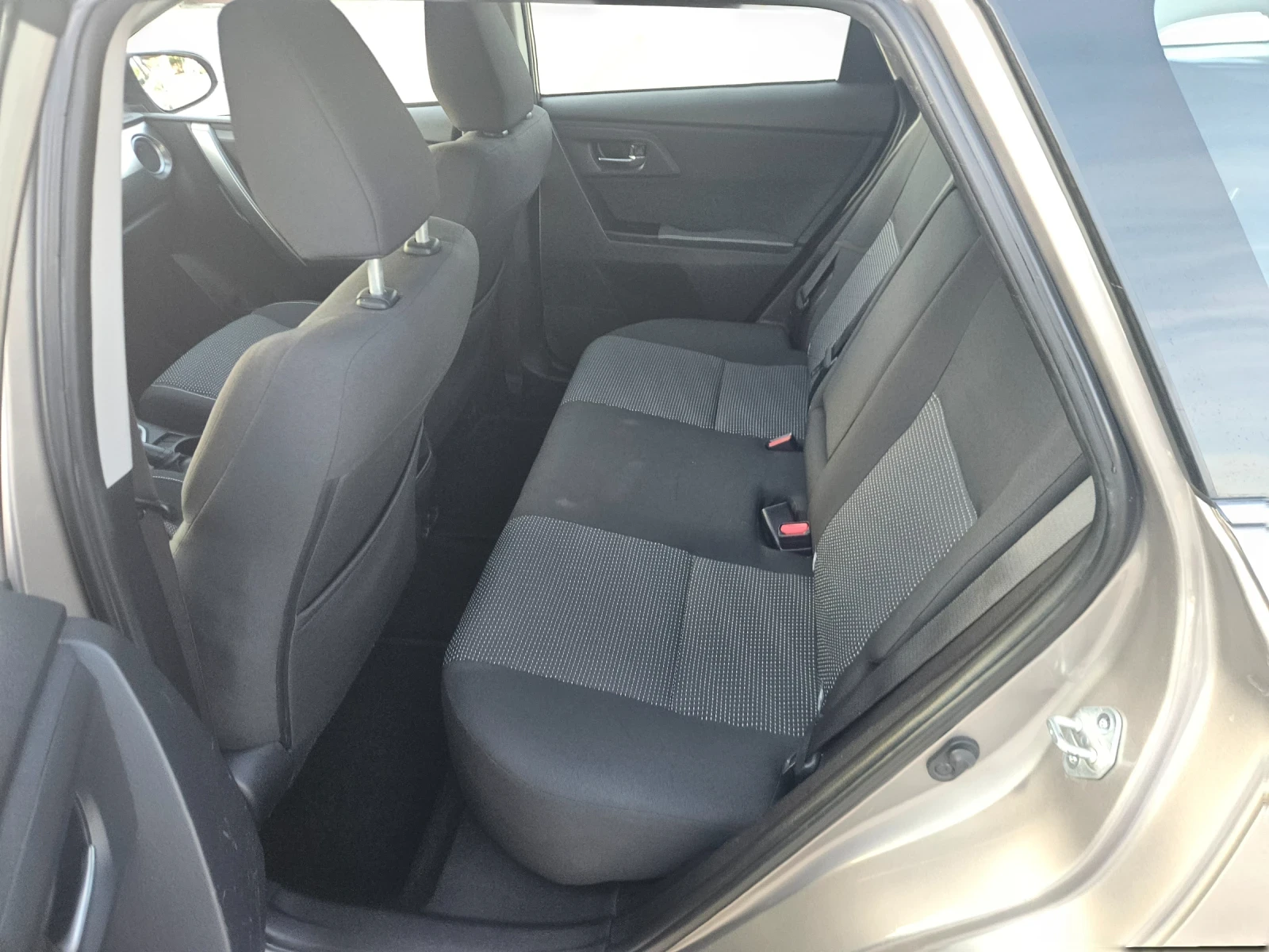 Toyota Auris 1.6, снимка 14 - Автомобили и джипове - 54671902