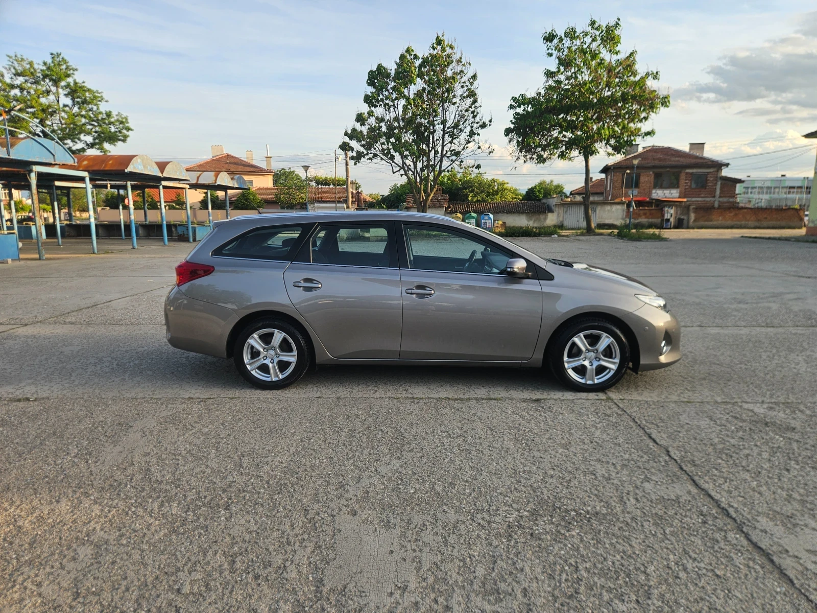 Toyota Auris 1.6, снимка 7 - Автомобили и джипове - 54671902