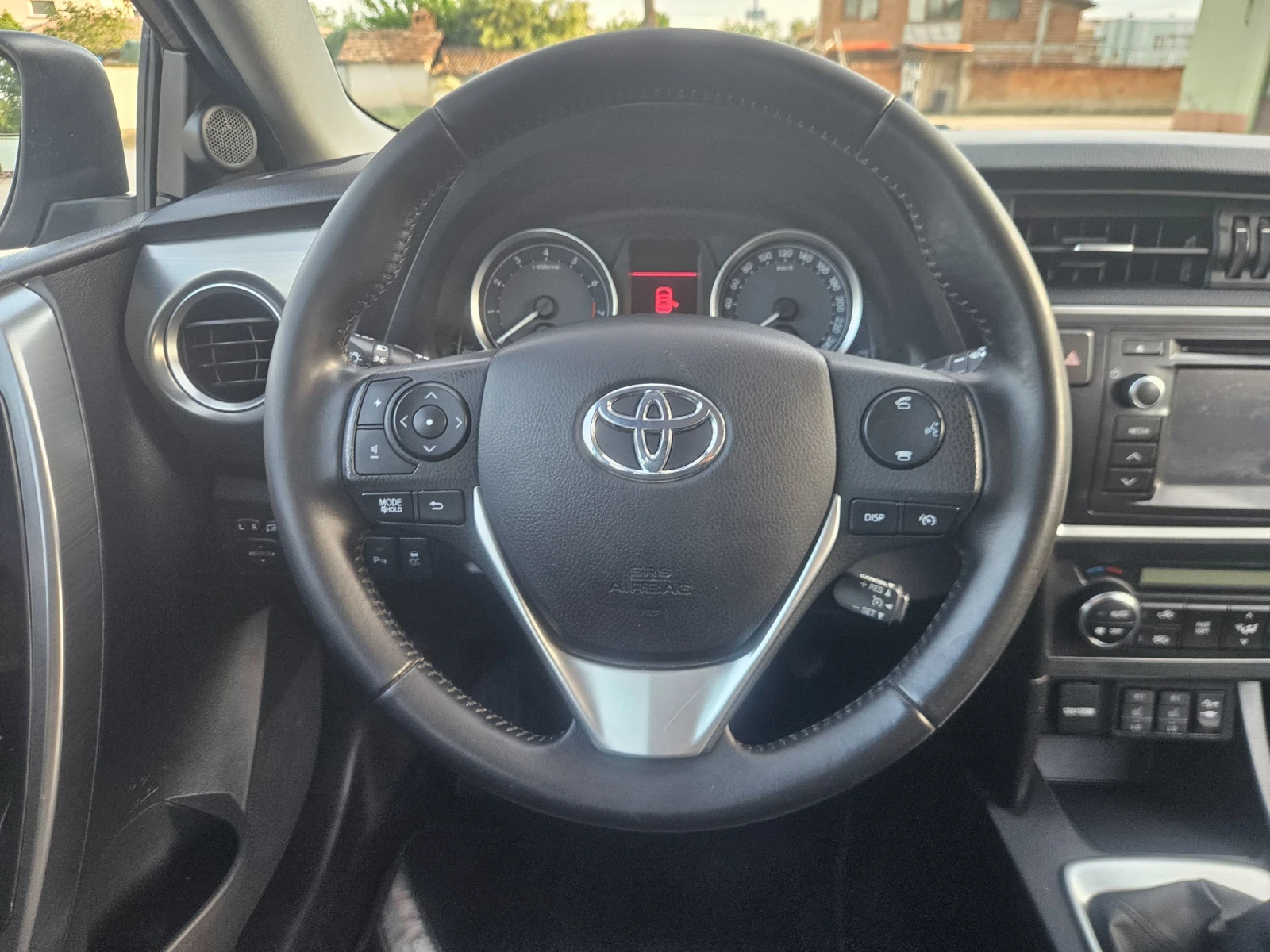Toyota Auris 1.6, снимка 12 - Автомобили и джипове - 54671902