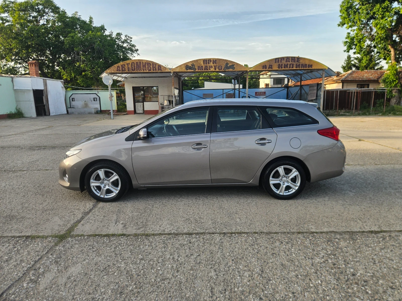 Toyota Auris 1.6, снимка 3 - Автомобили и джипове - 54671902