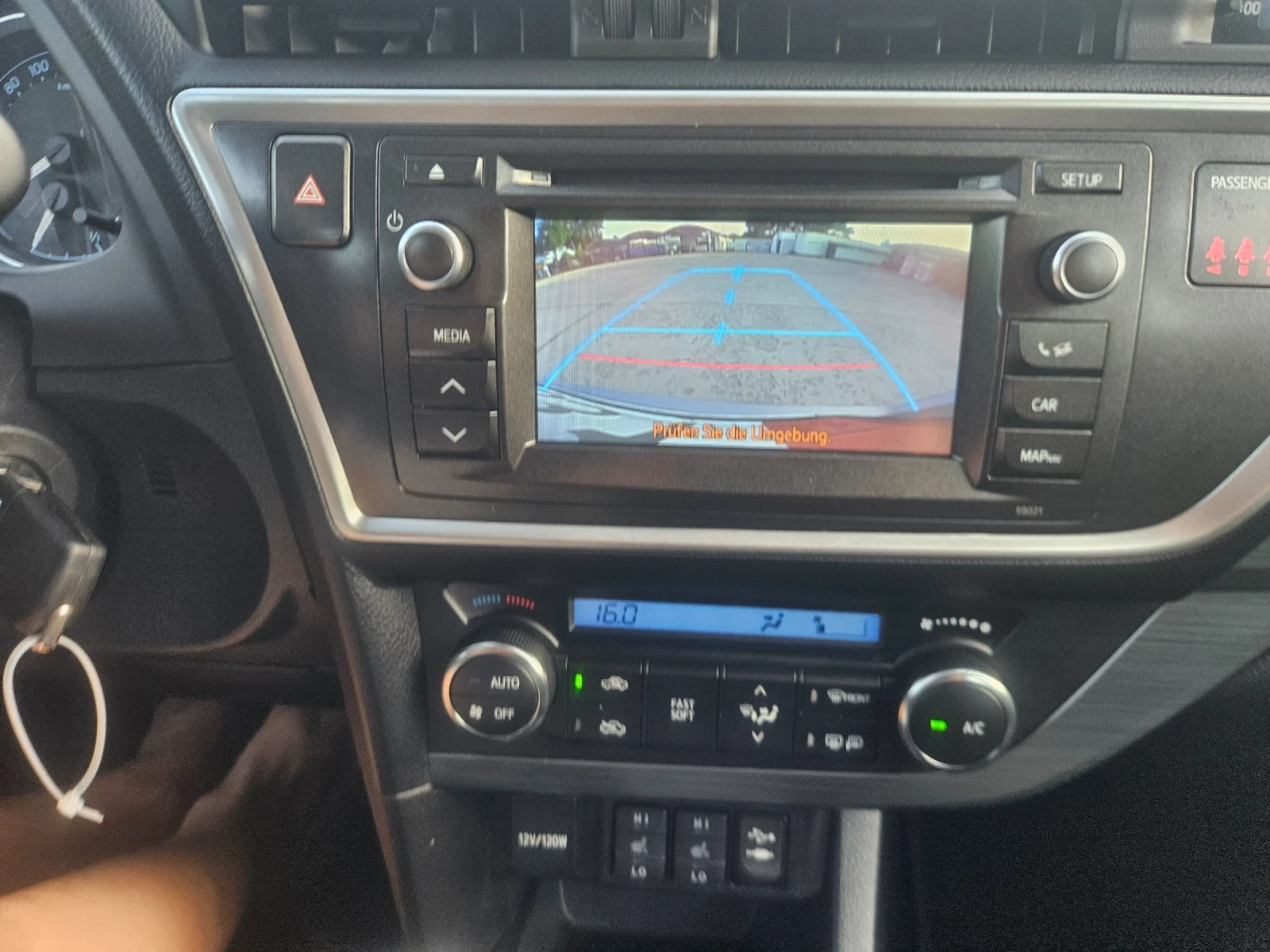 Toyota Auris 1.6, снимка 10 - Автомобили и джипове - 54671902