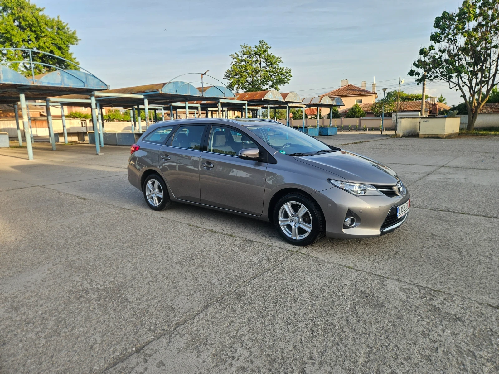 Toyota Auris 1.6, снимка 8 - Автомобили и джипове - 54671902