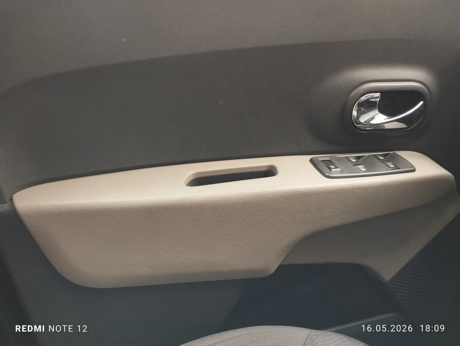 Dacia Lodgy 7 места | 1.2 TCe | 115 кс, снимка 17 - Автомобили и джипове - 54755971