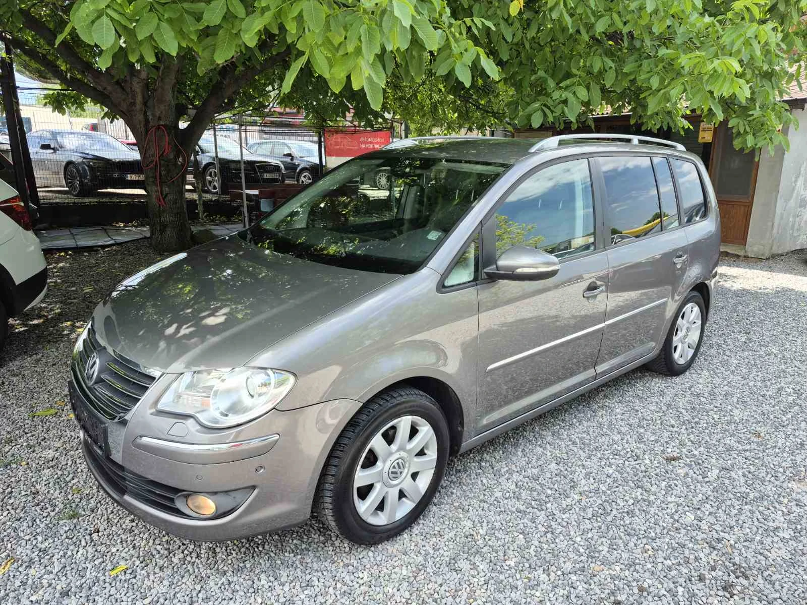 VW Touran 2.0TDI-140k.s-FULLL* * * , снимка 2 - Автомобили и джипове - 54763780