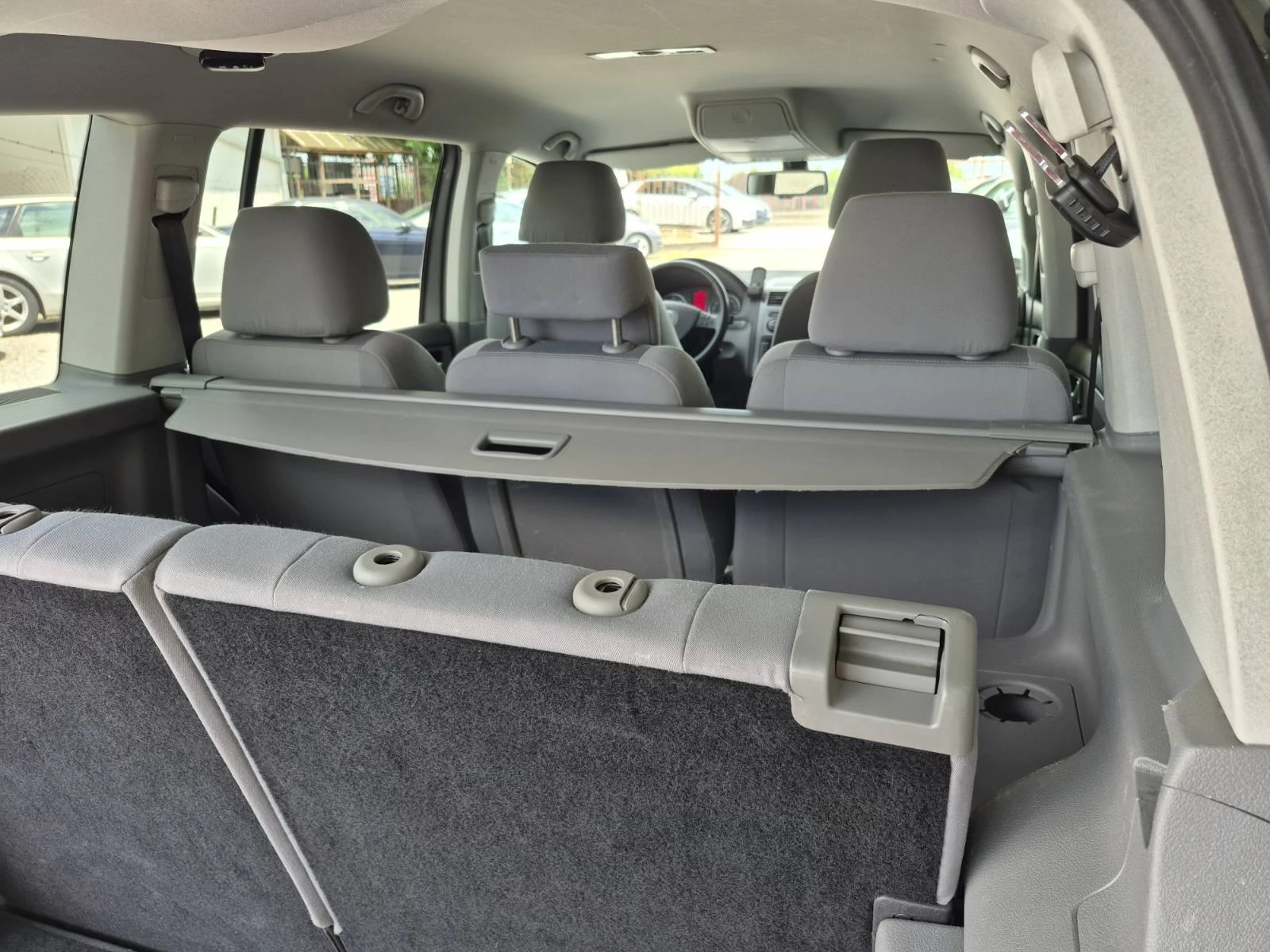VW Touran 2.0TDI-140k.s-FULLL* * * , снимка 15 - Автомобили и джипове - 54763780