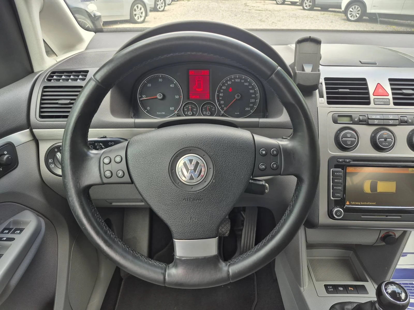 VW Touran 2.0TDI-140k.s-FULLL* * * , снимка 11 - Автомобили и джипове - 54763780
