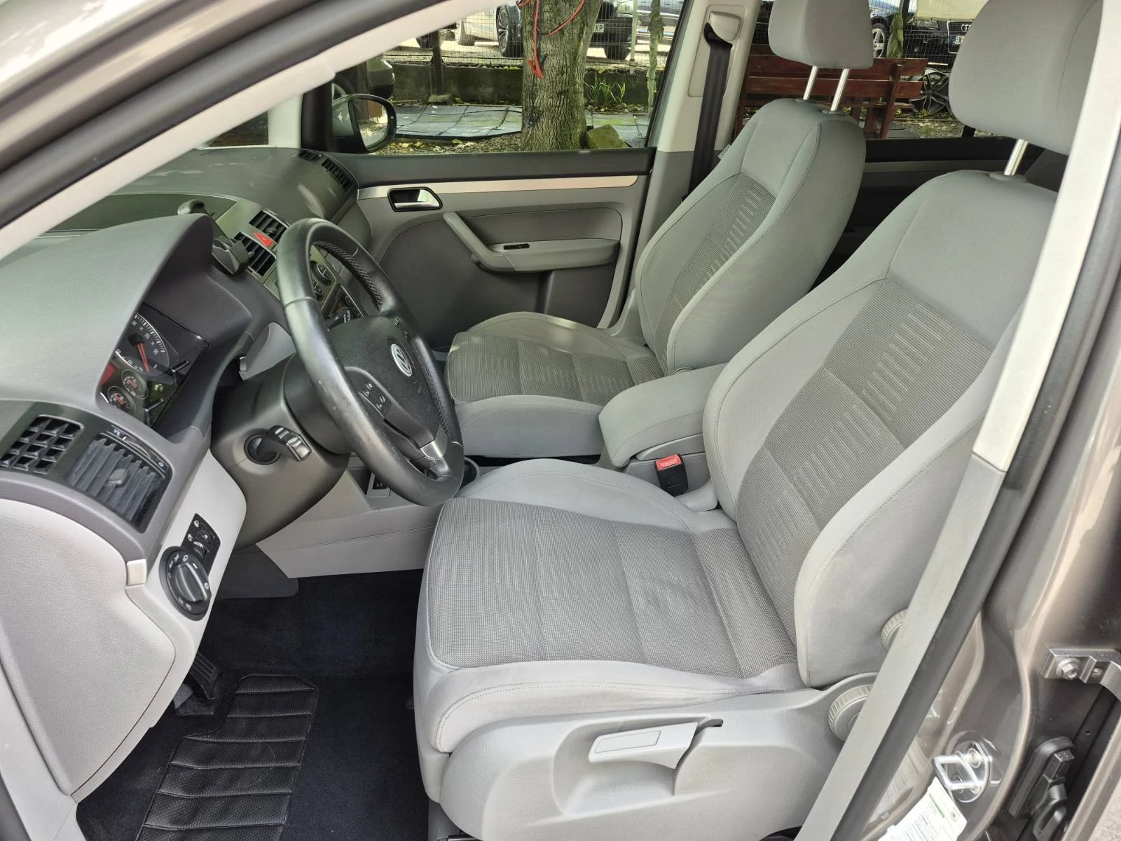 VW Touran 2.0TDI-140k.s-FULLL* * * , снимка 8 - Автомобили и джипове - 54763780