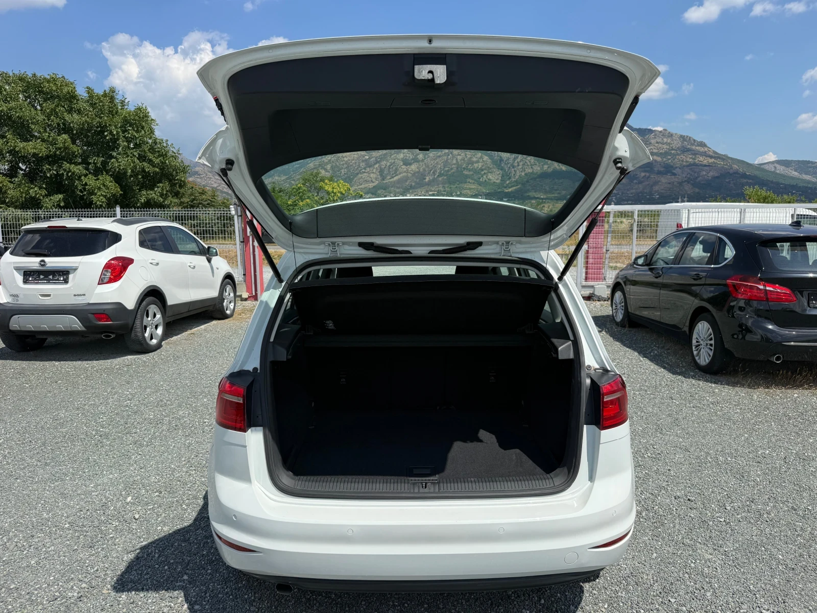 VW Sportsvan (KATO НОВА), снимка 13 - Автомобили и джипове - 55154702