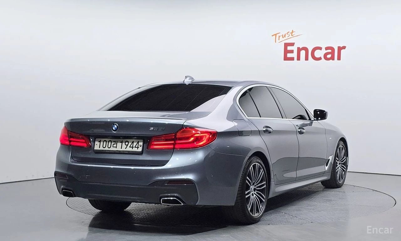 BMW 530 ОБДУХВАНЕ * ПАНО * HEAD-UP * KEYLESS, снимка 3 - Автомобили и джипове - 55188515