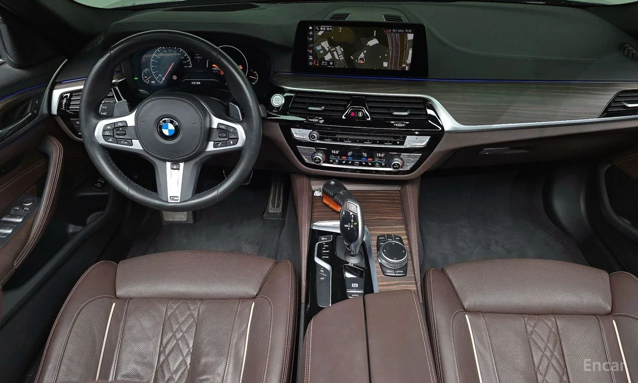 BMW 530 ОБДУХВАНЕ * ПАНО * HEAD-UP * KEYLESS, снимка 11 - Автомобили и джипове - 55188515