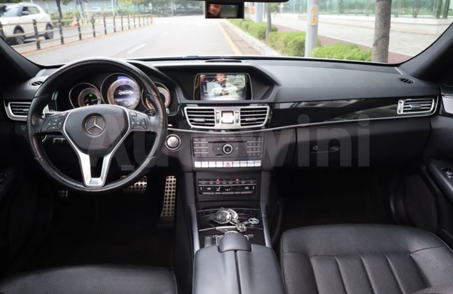 Mercedes-Benz E 350 * АВТО КРЕДИТ* ЦЕНА ДО БГ * Сервизна история * , снимка 9 - Автомобили и джипове - 55368086
