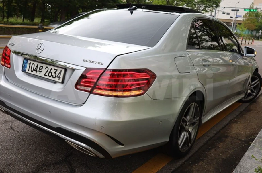 Mercedes-Benz E 350 * АВТО КРЕДИТ* ЦЕНА ДО БГ * Сервизна история * , снимка 3 - Автомобили и джипове - 55368086