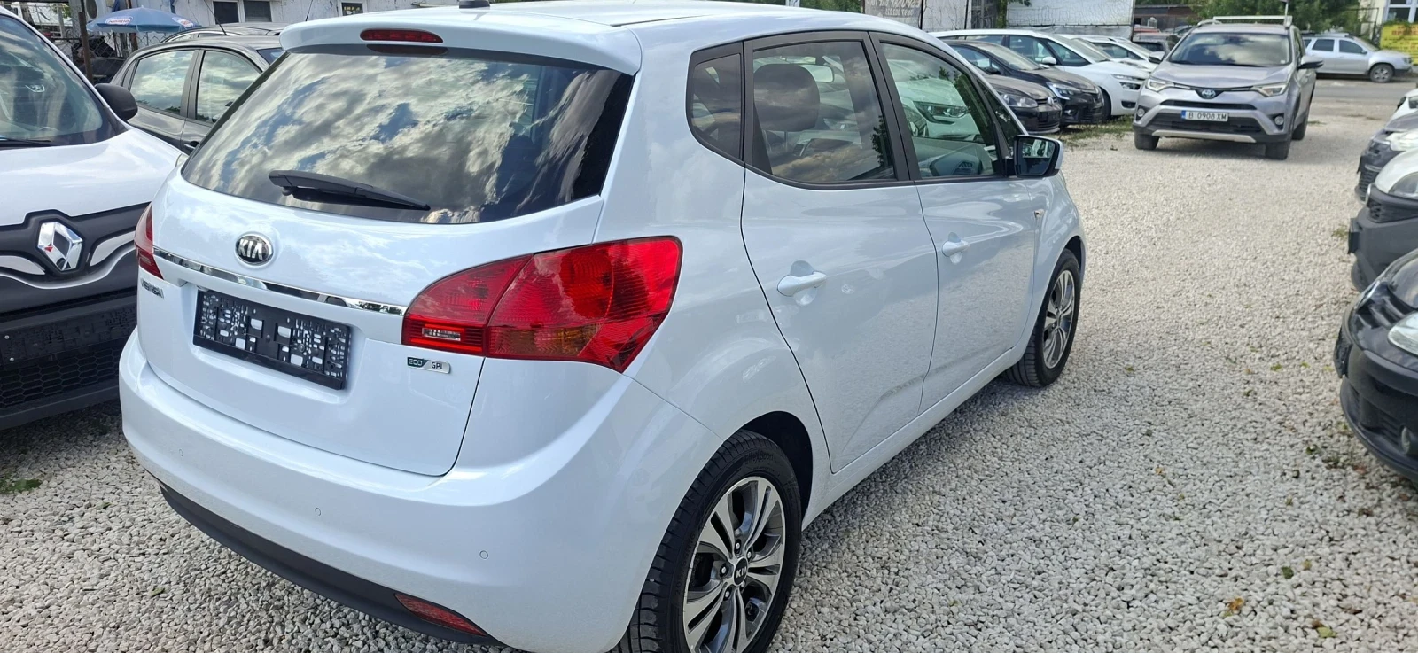 Kia Venga 1, 4 БЕНЗИН/ГАЗ, снимка 3 - Автомобили и джипове - 55446696