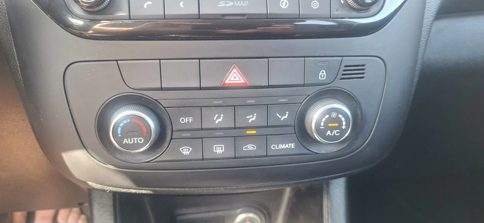 Kia Venga 1, 4 БЕНЗИН/ГАЗ, снимка 12 - Автомобили и джипове - 55446696