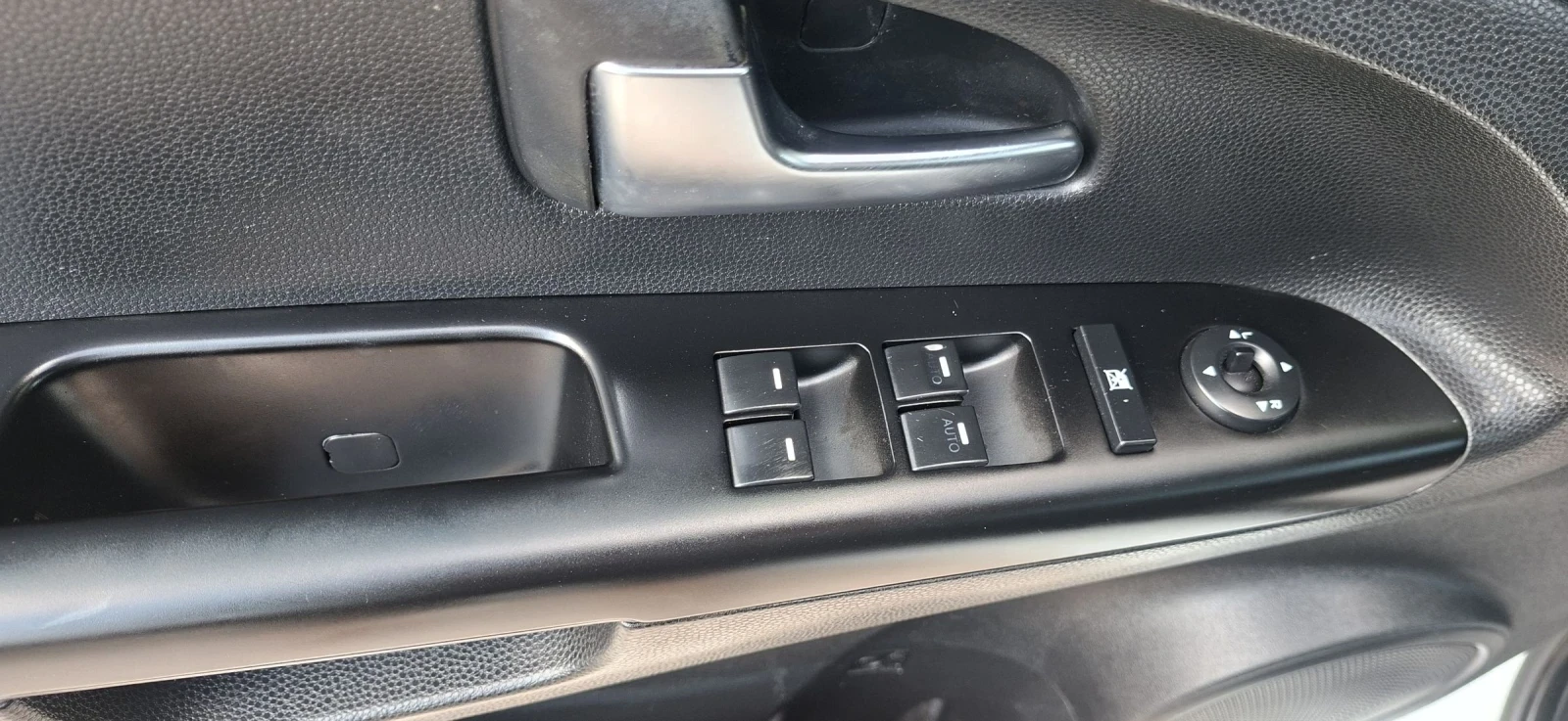 Kia Venga 1, 4 БЕНЗИН/ГАЗ, снимка 7 - Автомобили и джипове - 55446696