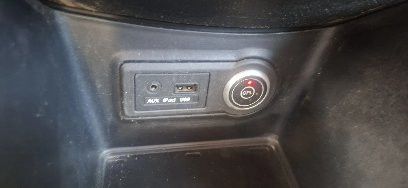 Kia Venga 1, 4 БЕНЗИН/ГАЗ, снимка 13 - Автомобили и джипове - 55446696