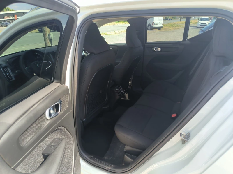 Volvo XC40 2.0d-Navi-Euro-6d-Momentum-Geartronic-Kamera, снимка 16 - Автомобили и джипове - 51433878