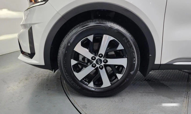 Kia Sorento Diesel 2.2 2WD Trendy * НАЙ-ДОБРА ЦЕНА В БЪЛГАРИЯ*, снимка 5 - Автомобили и джипове - 52108133