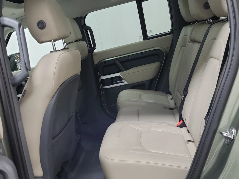 Land Rover Defender 110 S AWD, снимка 12 - Автомобили и джипове - 53170766