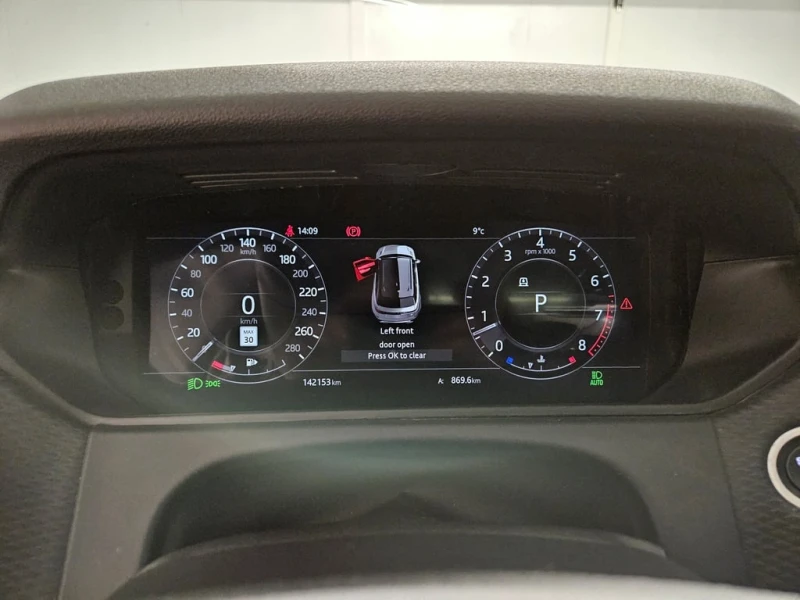 Land Rover Range Rover Velar * R DYNAMIC SE * CARFAX * ЦЕНА ДО БГ, снимка 11 - Автомобили и джипове - 53340752