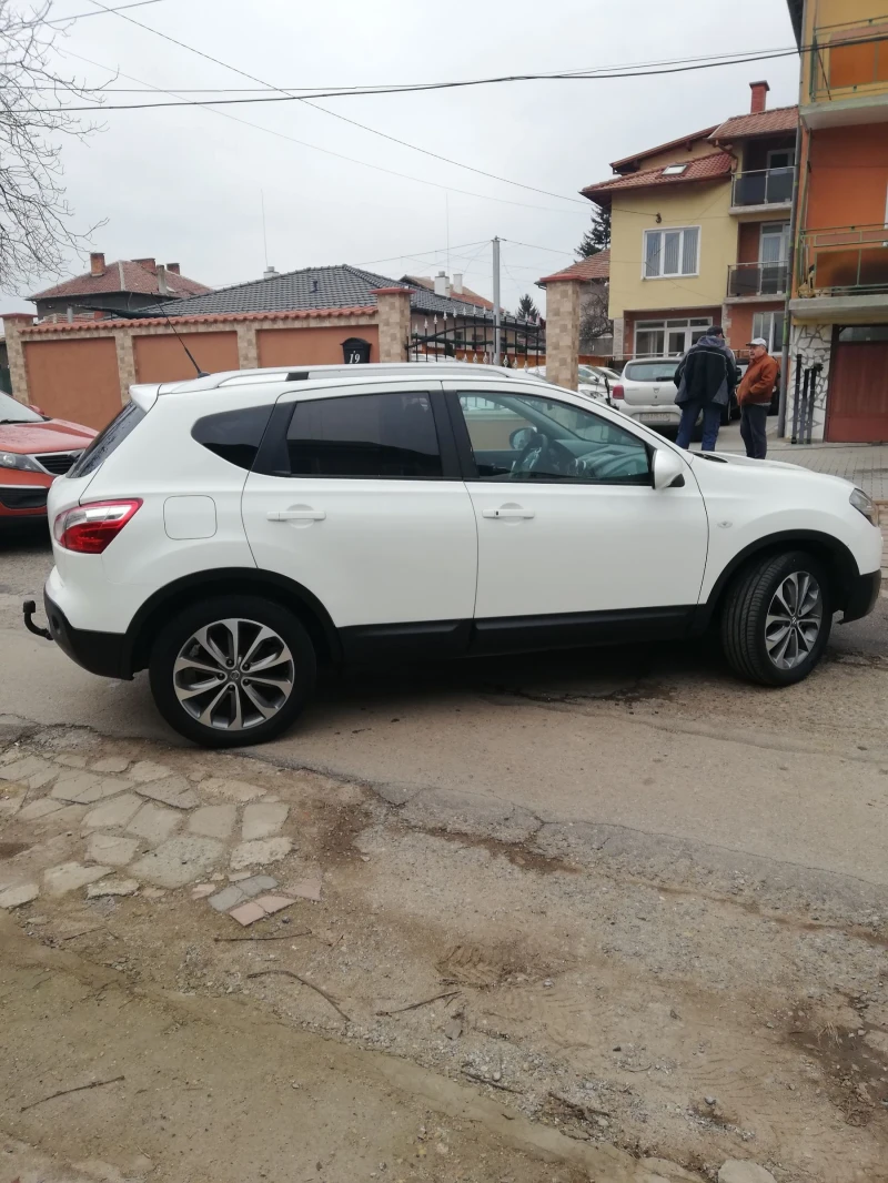 Nissan Qashqai 2.0CDTI 150к.с УНИКАТ, КОЖА, ПАНОРАМА, КАМЕРА , снимка 13 - Автомобили и джипове - 53477887